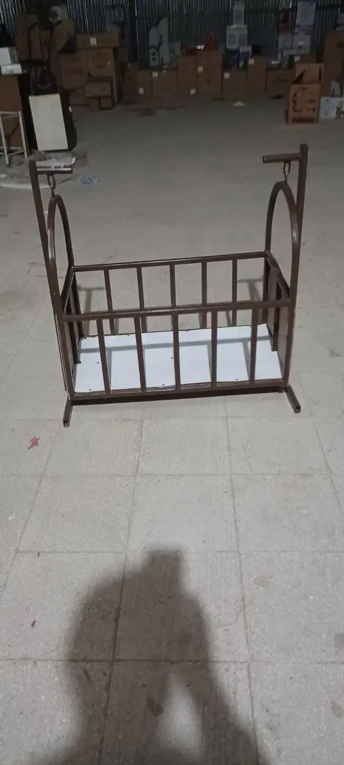 گهواره ی نوزادنواصلااستفاده نشده دست سازومحکم|تخت و صندلی بچه|کاشان, شهرک صنعتی کویر|دیوار