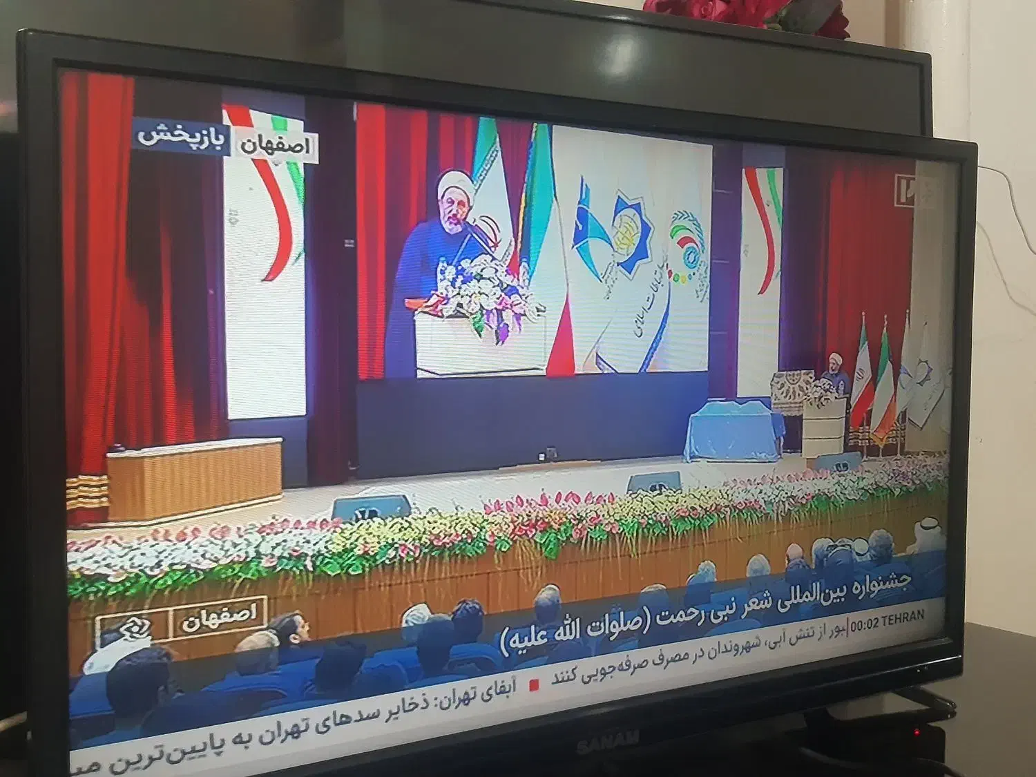 تلوزیون صنام ۳۲ اینج ال ای دی بشرط میدم|تلویزیون و پروژکتور|اردبیل, |دیوار