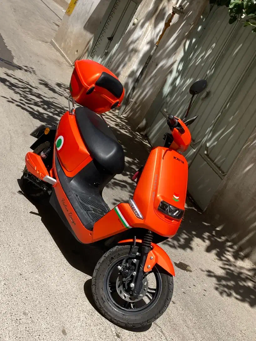 موتور برقی کویر|موتورسیکلت|اصفهان, باغ دریاچه|دیوار