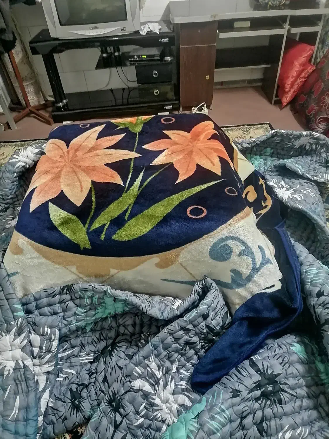 لحاف و تشک|رختخواب، بالش، پتو|قم, قلعه کامکار|دیوار