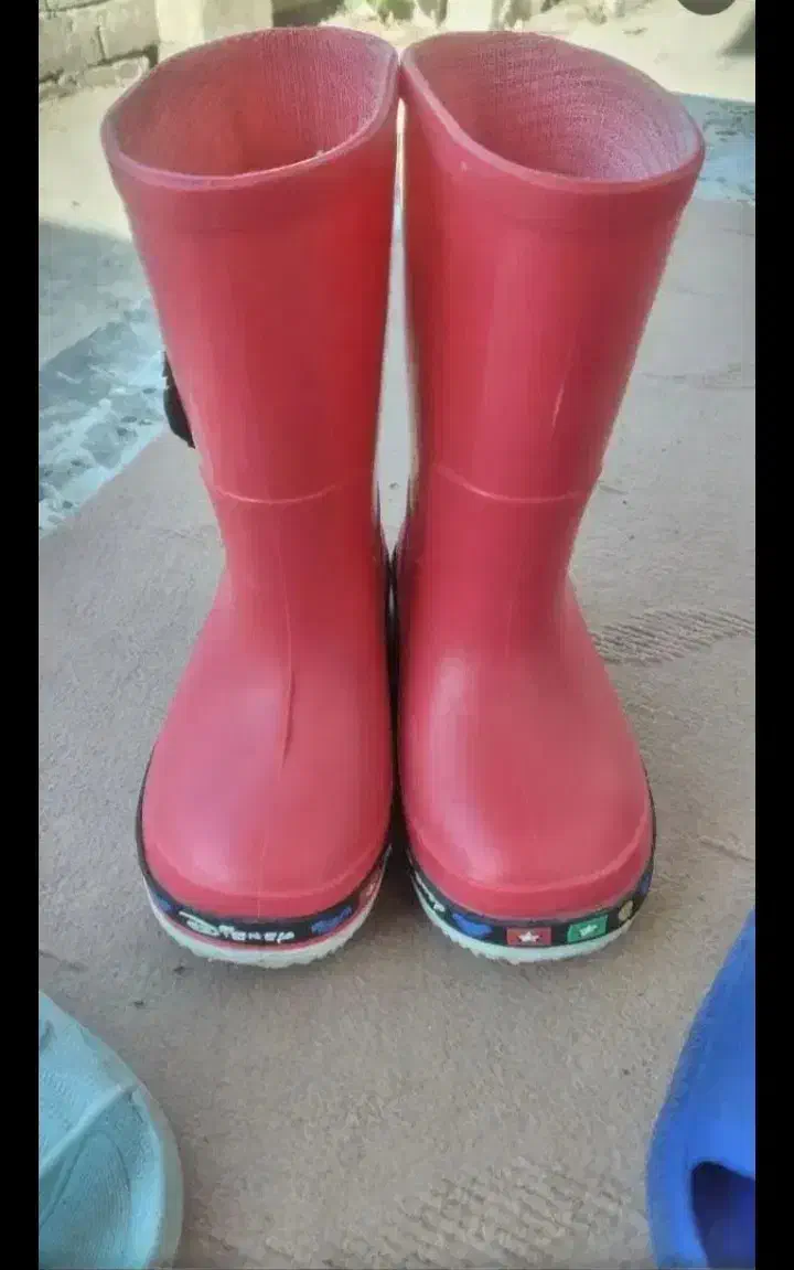 کوله و چکمه|کفش و لباس بچه|رضوانشهر, |دیوار