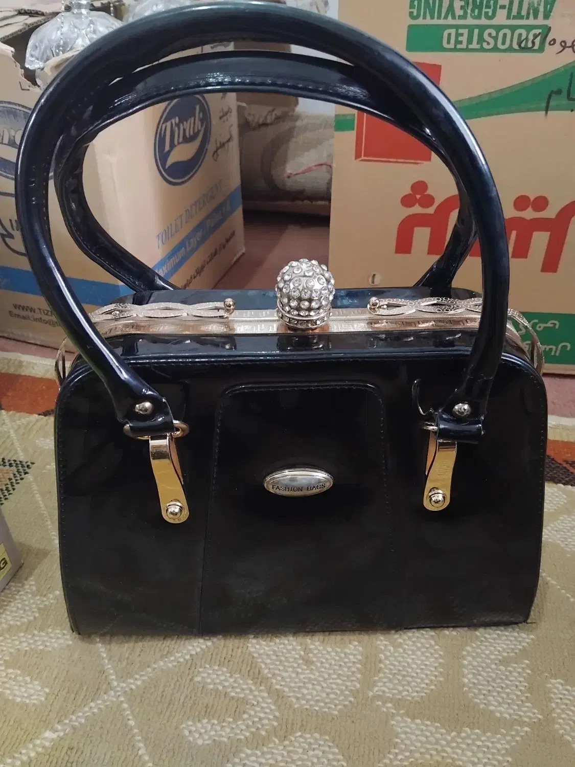 کیف و کفش|کیف، کفش، کمربند|چناران, |دیوار