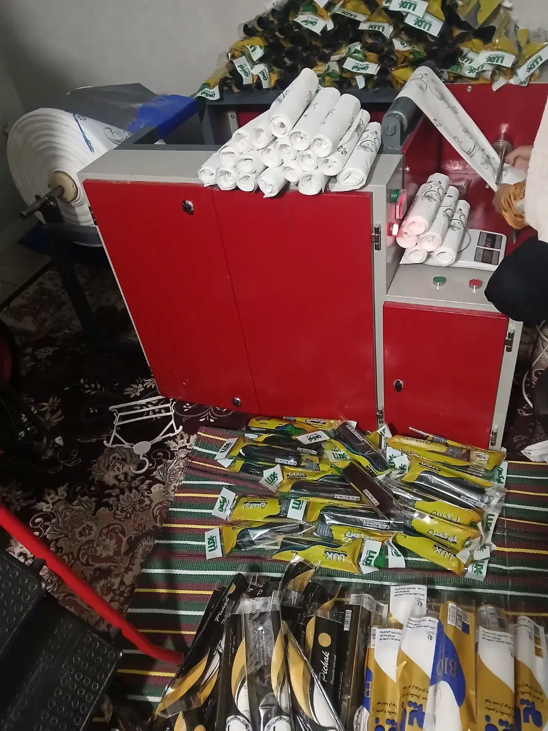 سفره و کیسه زباله دستمال کاغذی|ظروف نگهدارنده، پلاستیکی، یکبارمصرف|فلاورجان, |دیوار