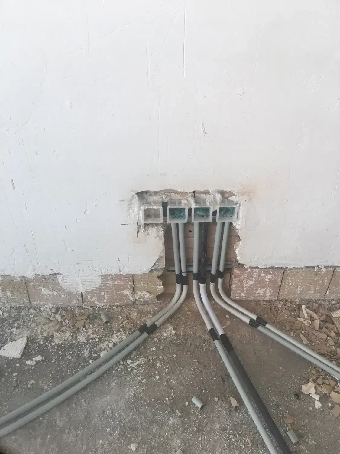 برقکار،برقکاری|خدمات پیشه و مهارت|رشت, چله خانه|دیوار