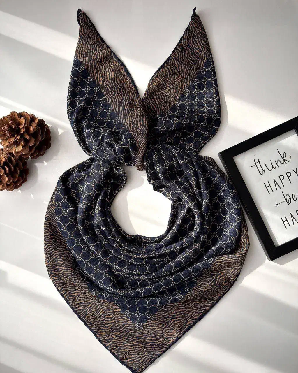 شال و روسری|لباس|شاهینشهر, نبوت|دیوار