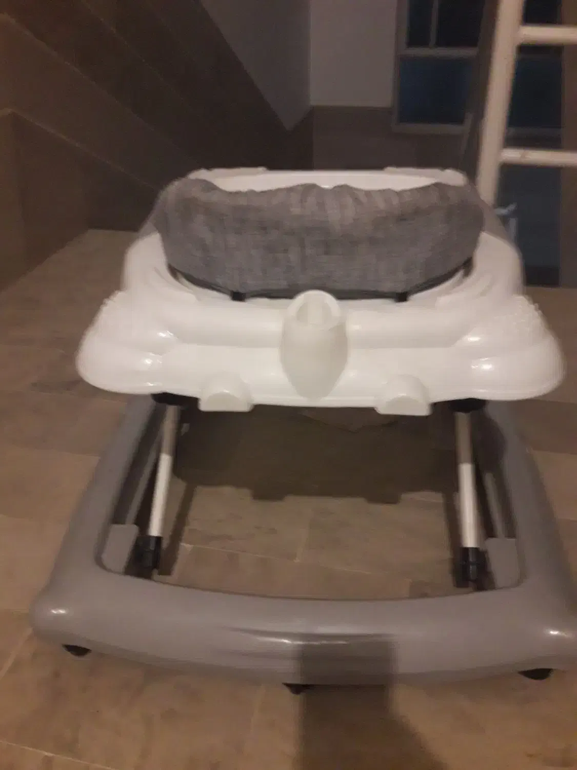 رولک بچه در حد نوع می باشد حتی یه بار استفاده نشده|اسباب و اثاث بچه|قم, پردیسان|دیوار