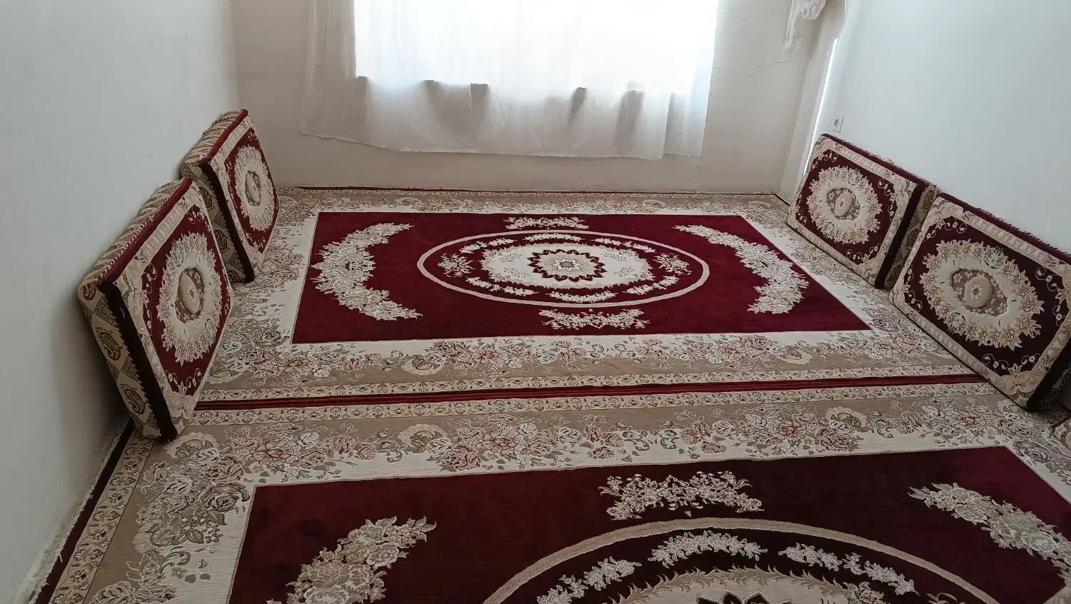 دو تخته فرش شش متری  همراه شش عدد پشتی|فرش|مریوان, |دیوار