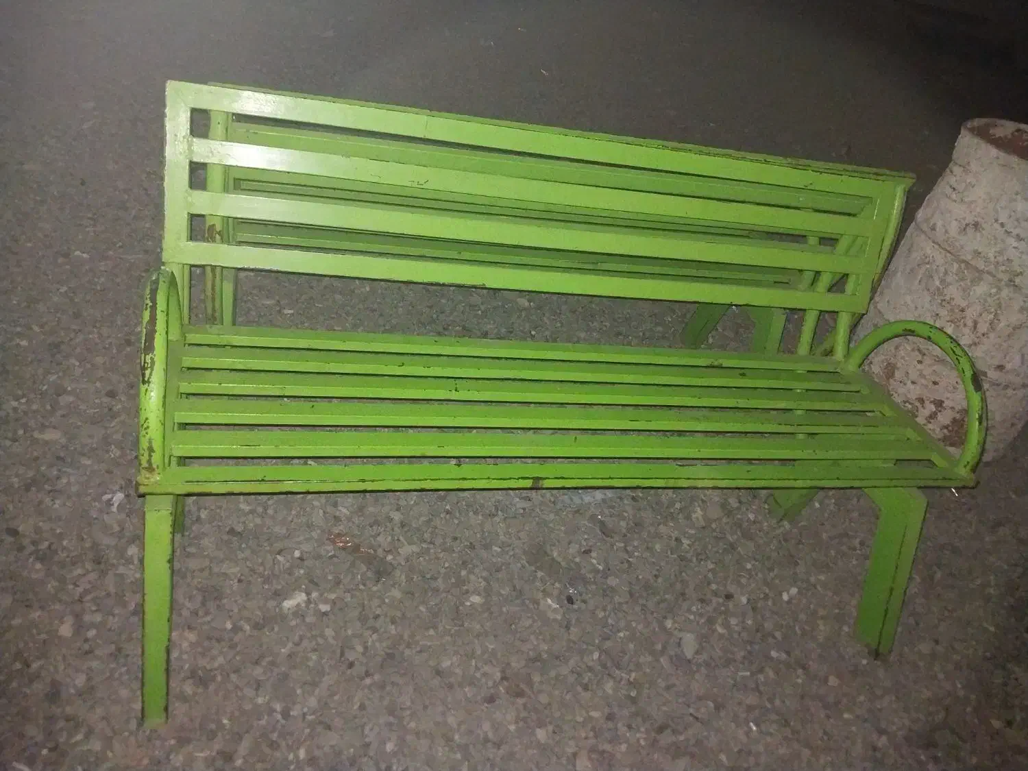 نیمکت آهنی در حد نو|صندلی و نیمکت|ایرانشهر, |دیوار