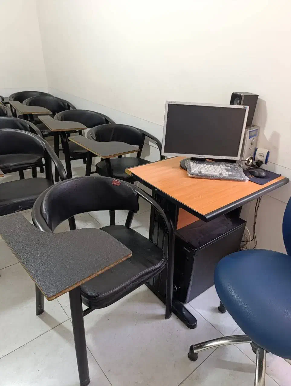 دعوت به همکاری مدرس زبان انگلیسی|استخدام آموزشی|شیراز, پانصد دستگاه ارتش|دیوار