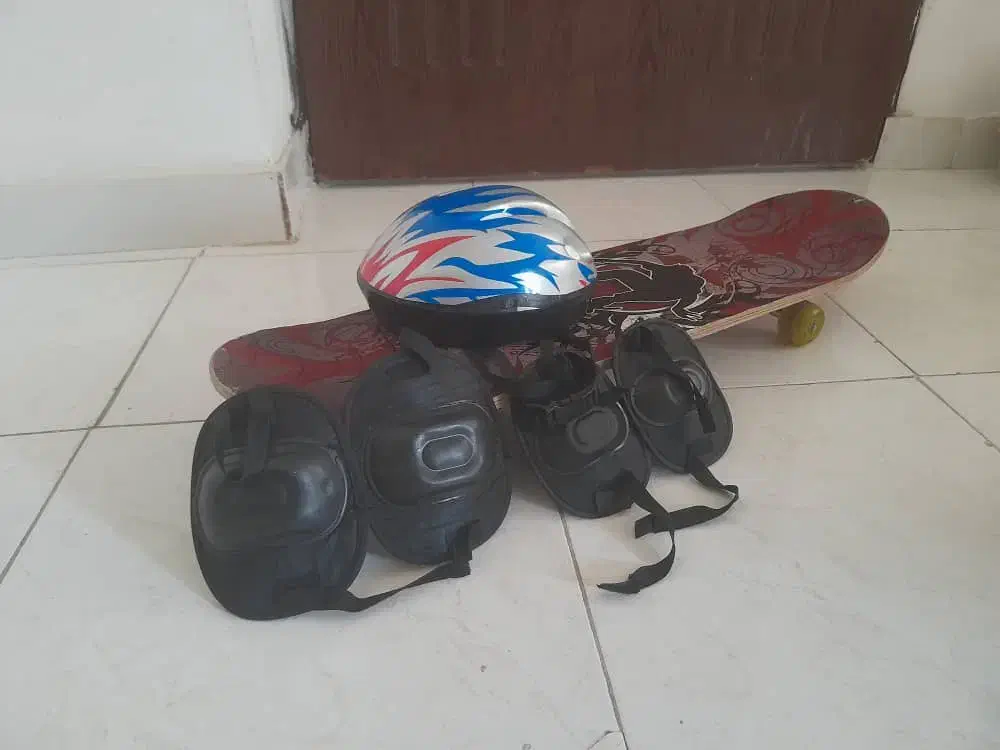 اسکیت برد خارجی  همراه تجهیزات سالم و تمیز|دوچرخه، اسکیت، اسکوتر|تهران, باغ خزانه|دیوار