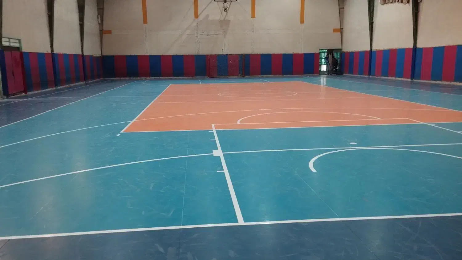 اجاره سالن ورزشی نوساز با سیستم گرمایش و سرمایش|اجارهٔ کوتاهمدت دفتر کار و فضای آموزشی|اصفهان, دارک|دیوار