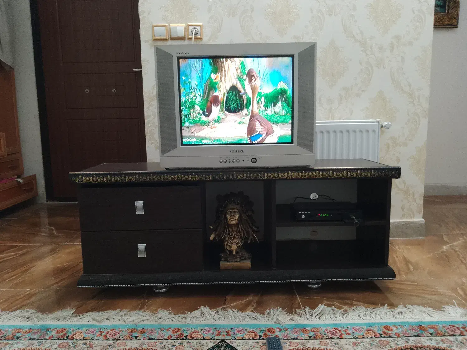 تلویزیون سامسونگ به همراه میز|تلویزیون و پروژکتور|محمدیه-قزوین, |دیوار