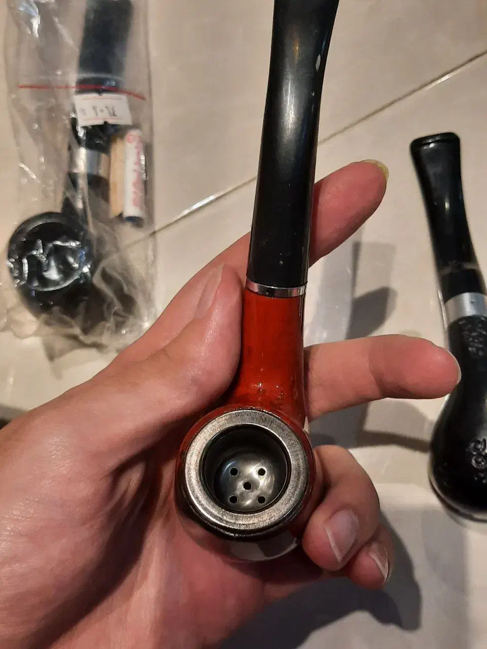 پیپ سرامیکی و پیپ چوبی|کلکسیون اشیاء عتیقه|یزد, |دیوار