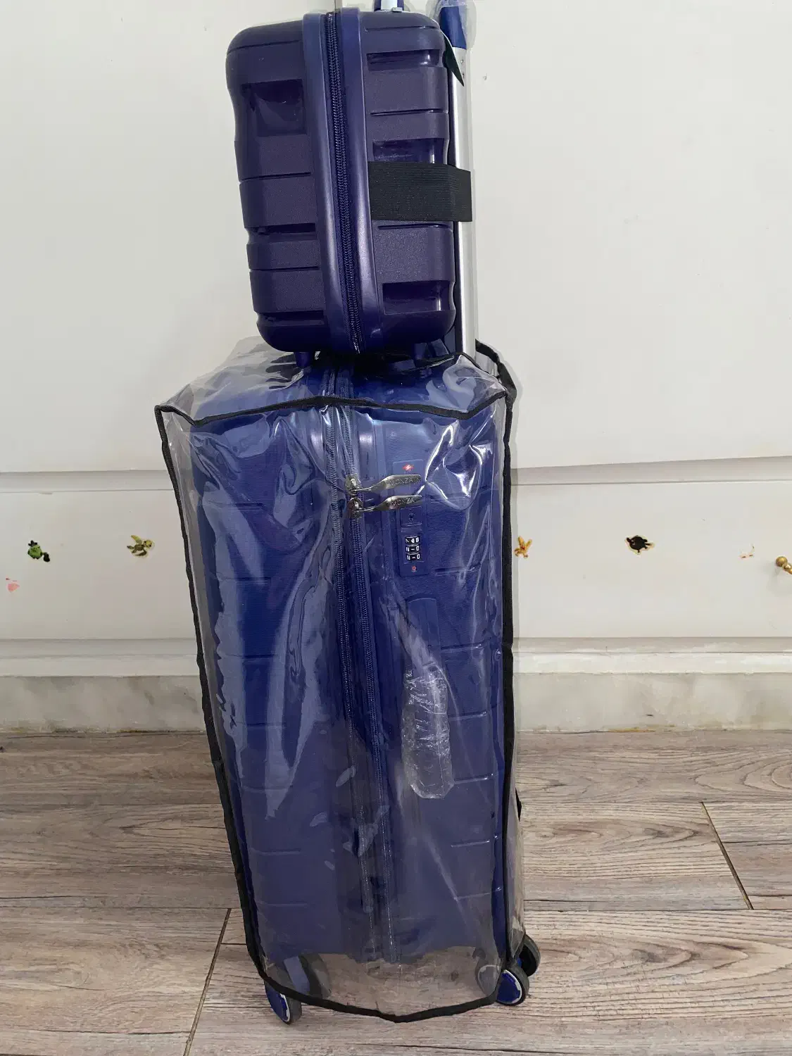 فروش چمدان مونزا    فوری|کیف، کفش، کمربند|ساری, |دیوار