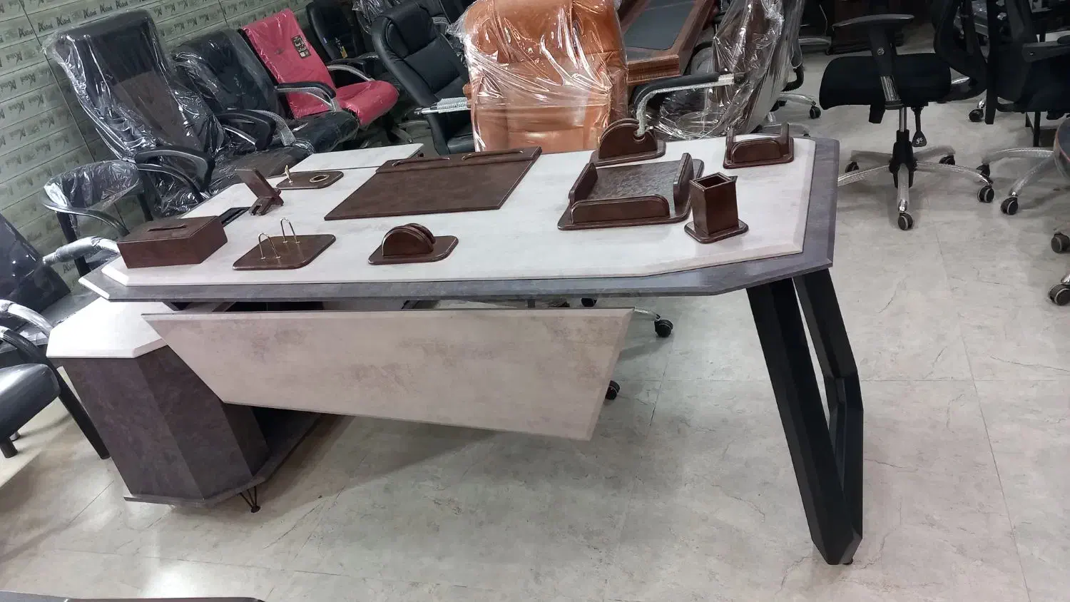 میز مدیریت مدرن پایه سه بعدی|مبلمان اداری|کرج, عظیمیه|دیوار