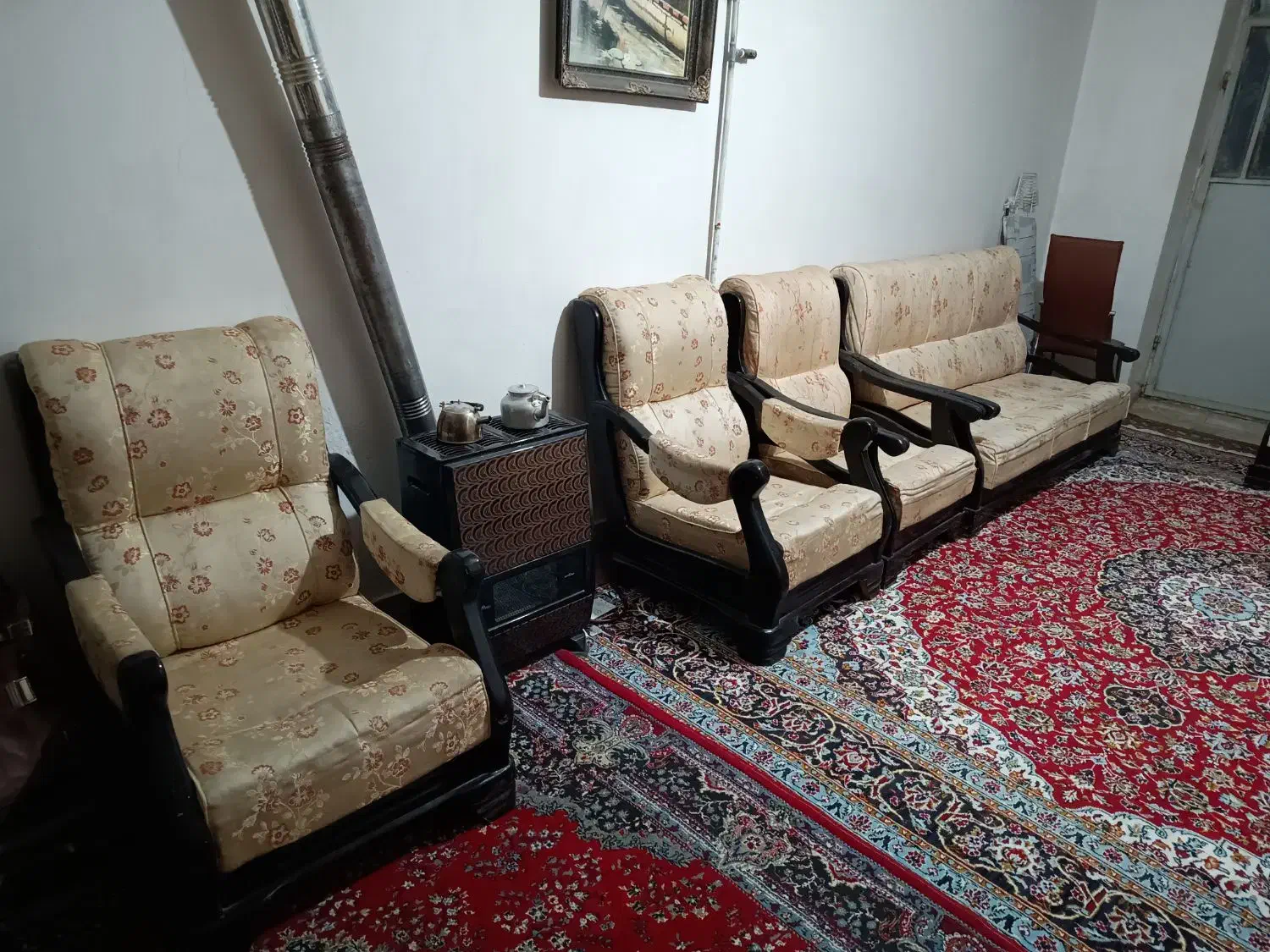 مبل ۷ نفره و بوفه نو|مبلمان خانگی و میز عسلی|رزن, |دیوار