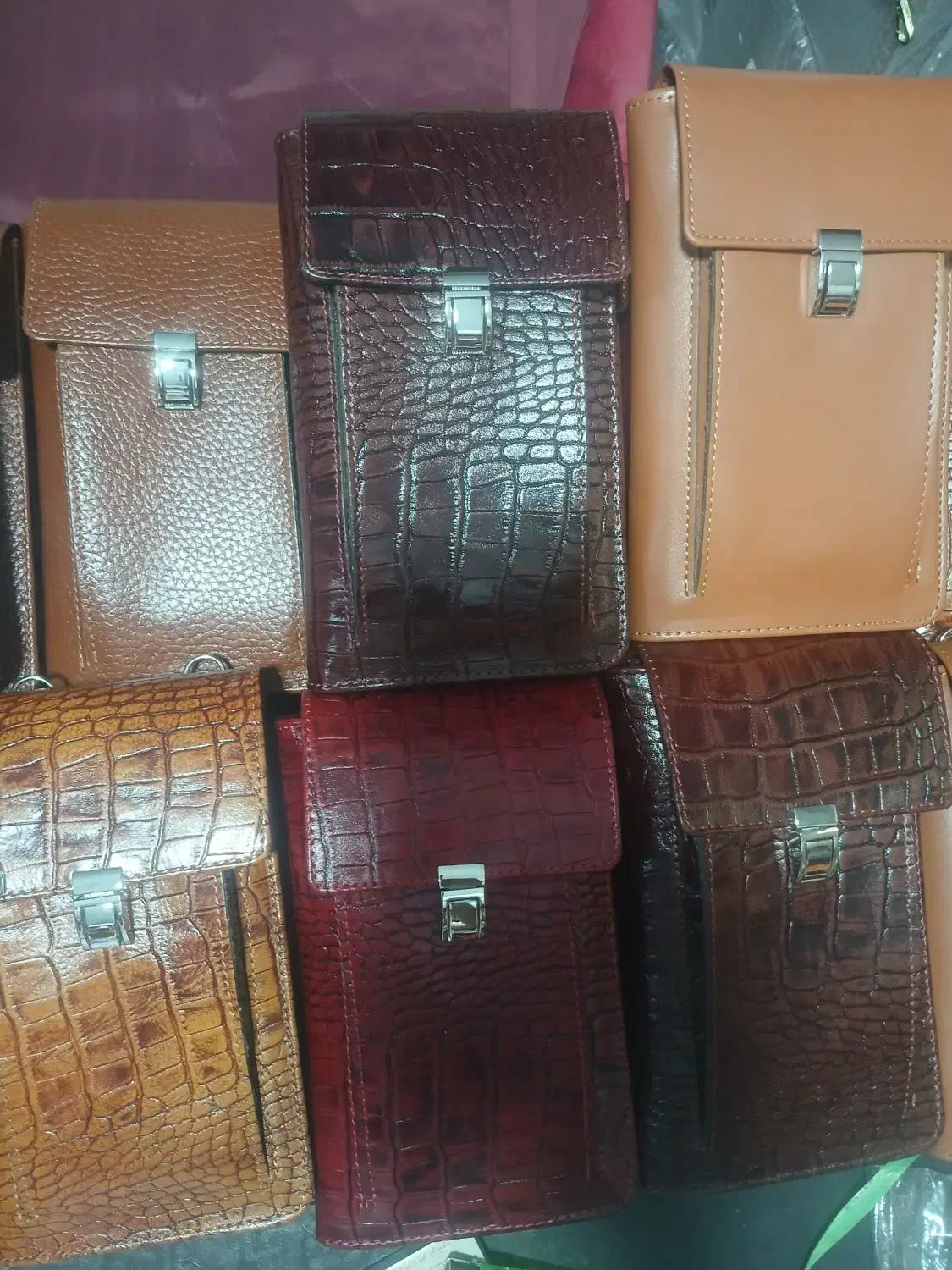 کیف چرم  دوشی  اسپرد|کیف، کفش، کمربند|ری, جوانمرد قصاب|دیوار