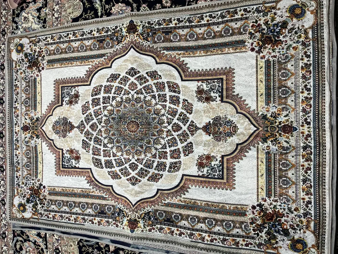 قالیچه پشت نمدی|فرش|ملایر, |دیوار