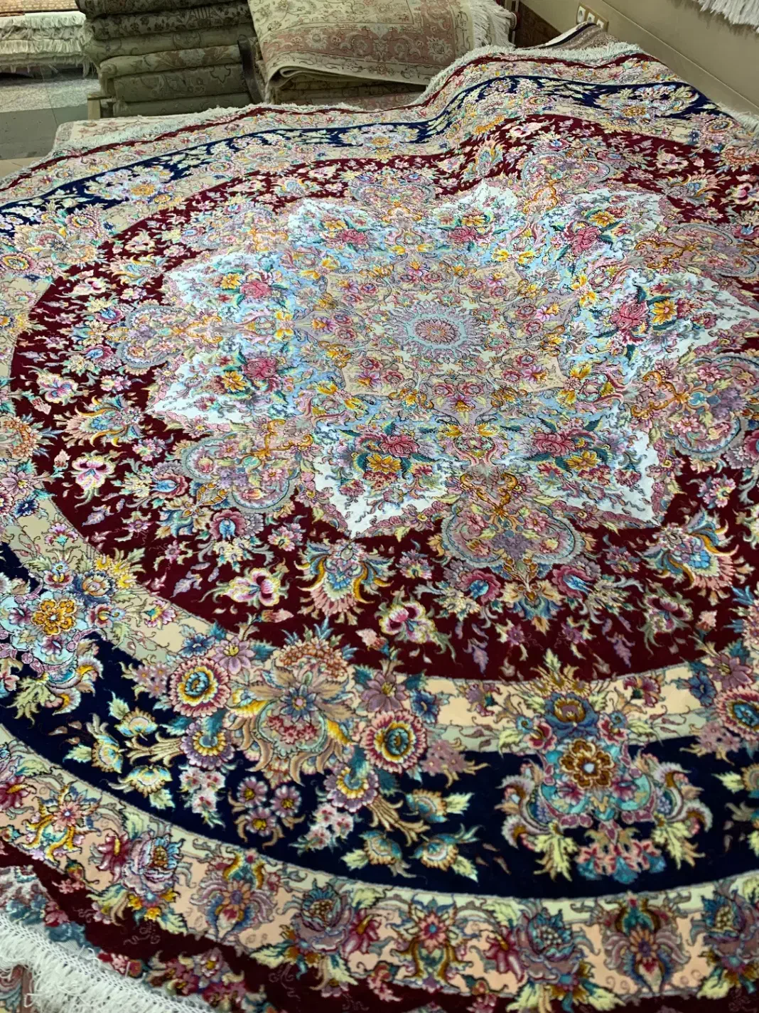 (فرش حق زاده)گرد قطر۳متر خطیبی چله گل ابریشم۵۰رج|فرش|تبریز, |دیوار