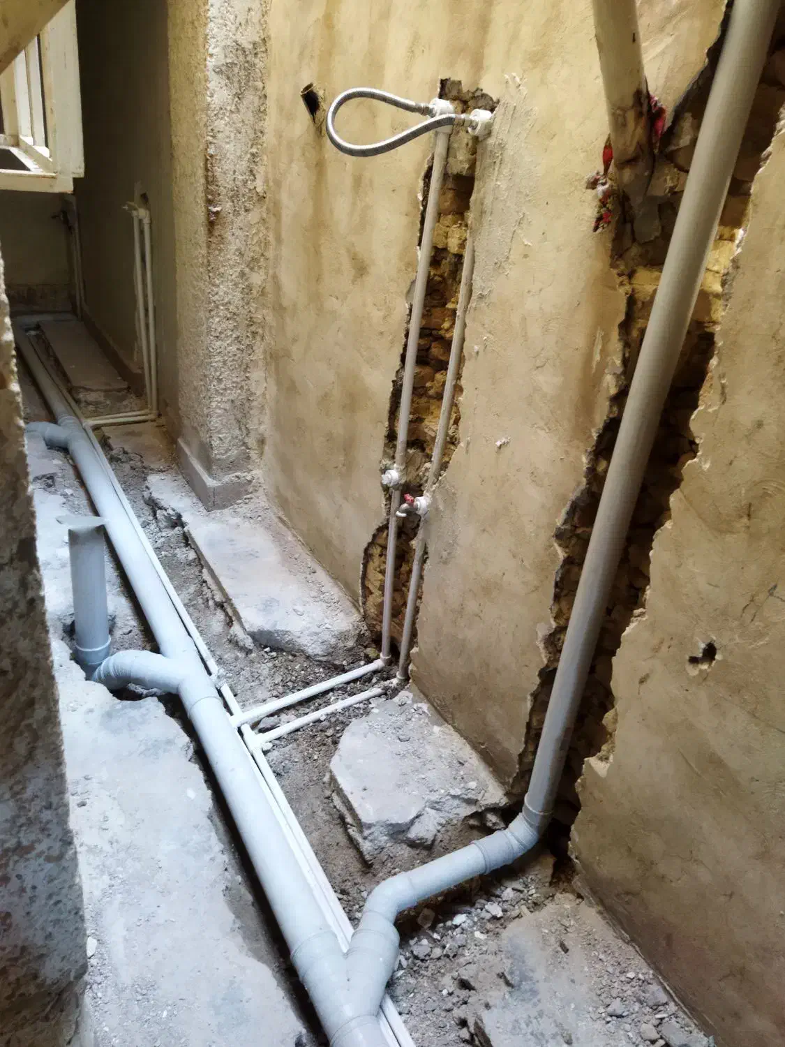 لوله کشی گاز.آب.فاضلاب.تخریب و تعمیرآبگرمکن.|خدمات پیشه و مهارت|شوشتر, |دیوار