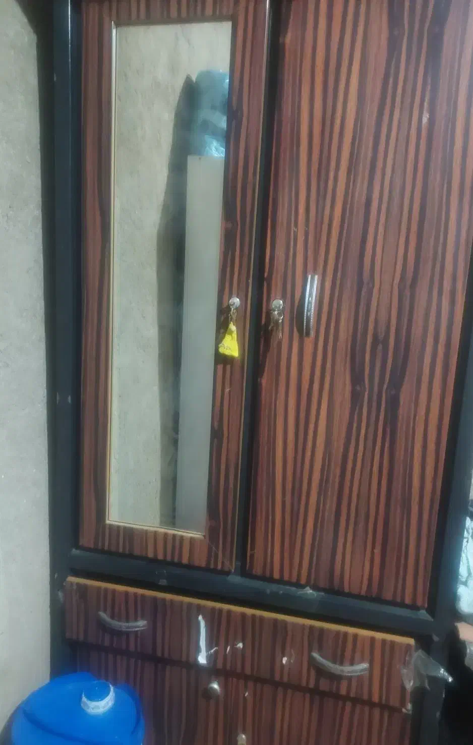 کمد لباسی|جاکفشی، کمد، دراور|فیروزآباد (فارس), |دیوار