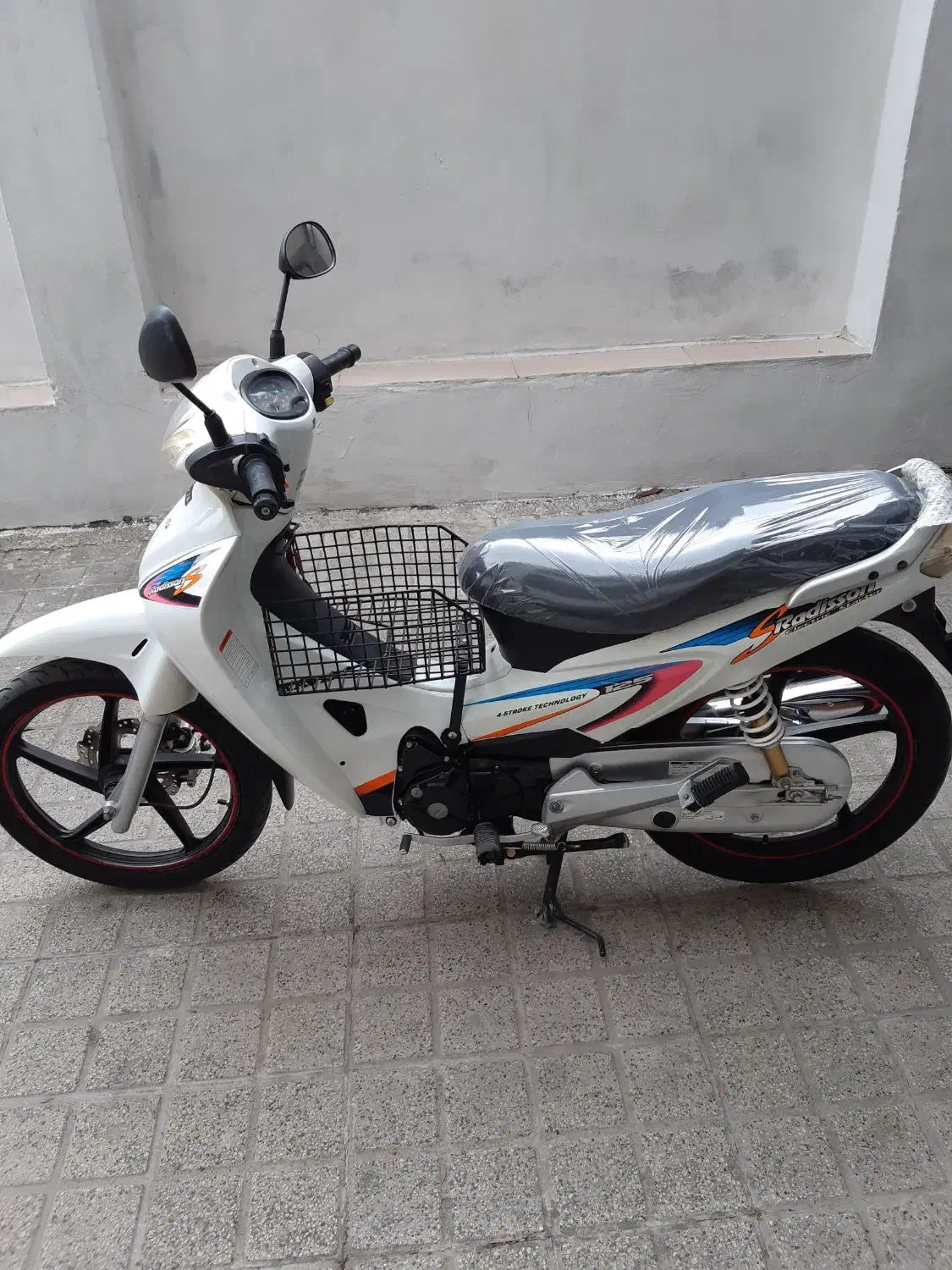 یک دست برچسب اصلی موتور بی کلاج کویر رادیسون|قطعات یدکی و لوازم جانبی|ساری, |دیوار