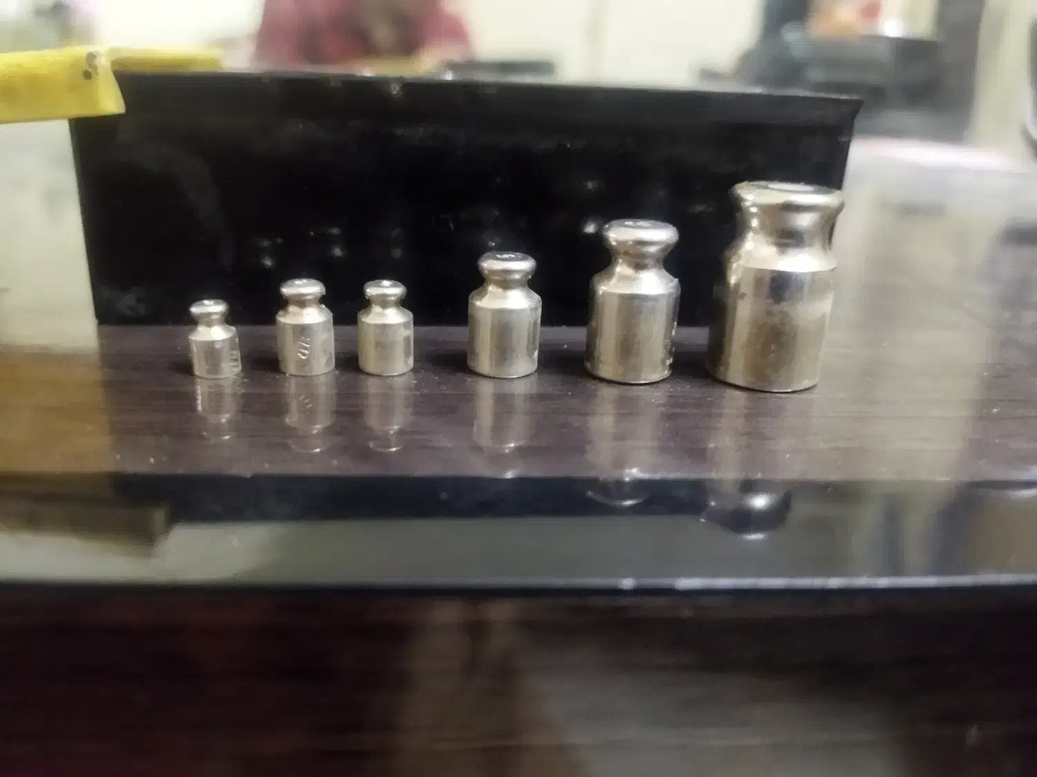 جعبه سنگ ترازو|کلکسیون اشیاء عتیقه|ری, شهادت|دیوار