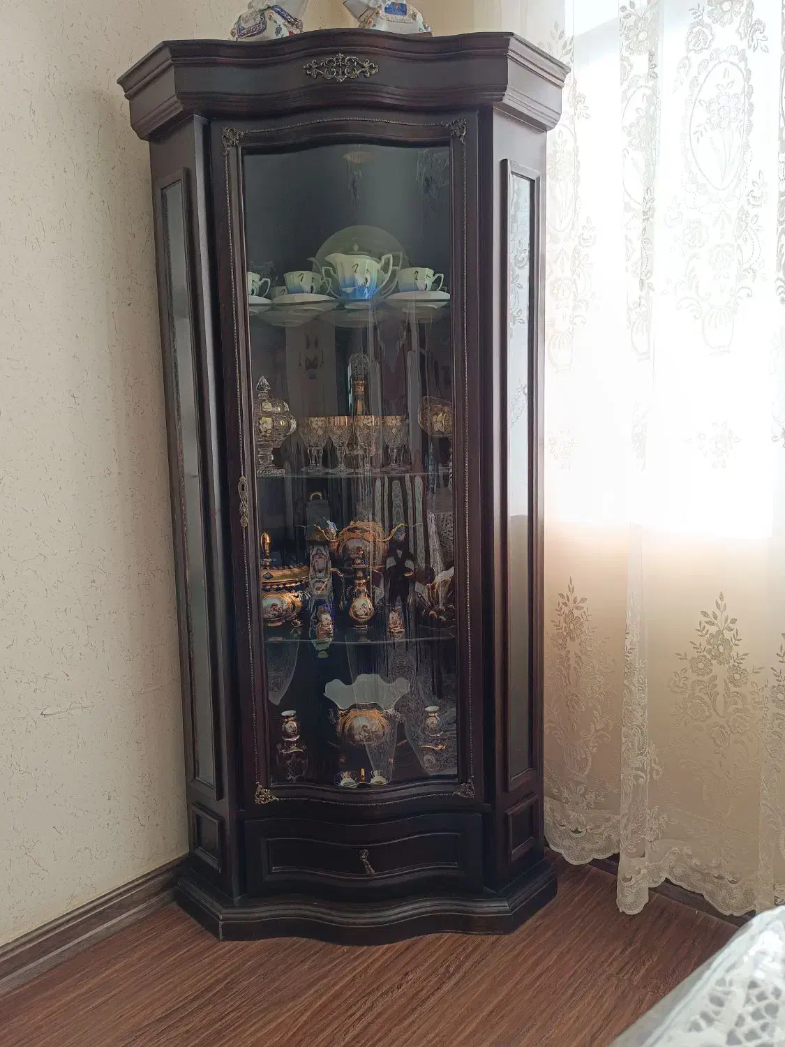 بوفه سه گوشه چوبی|بوفه، ویترین، کنسول|قزوین, |دیوار