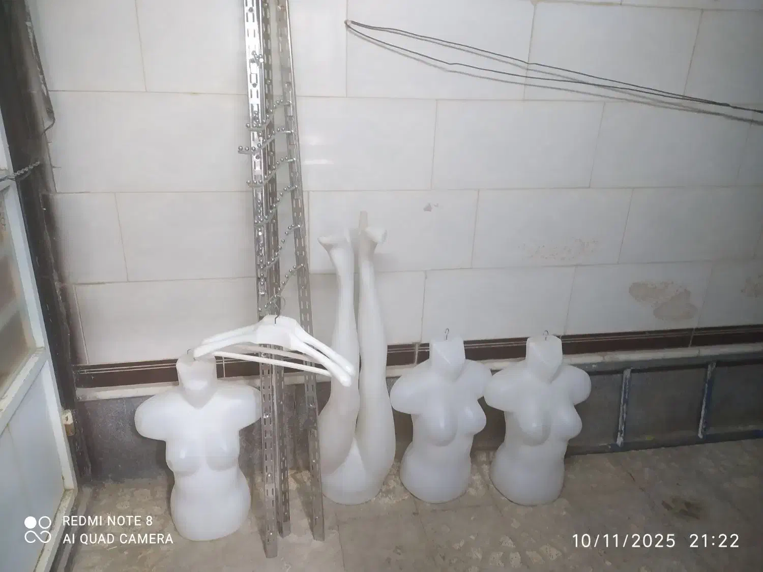 وسایل جانبی مغازه لباس فروشی|فروشگاه و مغازه|مهربان, |دیوار