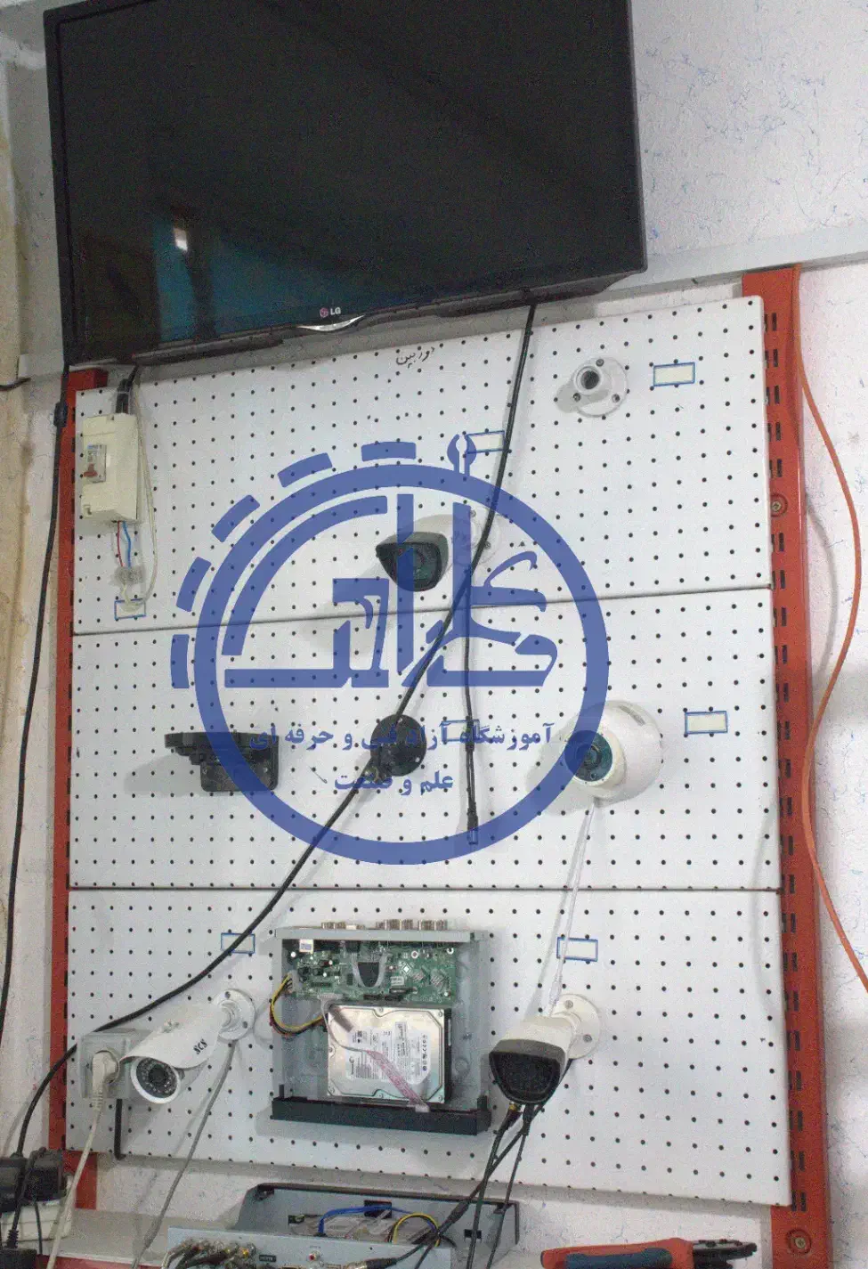 دوربین مداربسته، دزدگیر، برق و هوشمندسازی ساختمان|خدمات آموزشی|شیراز, سینما سعدی|دیوار