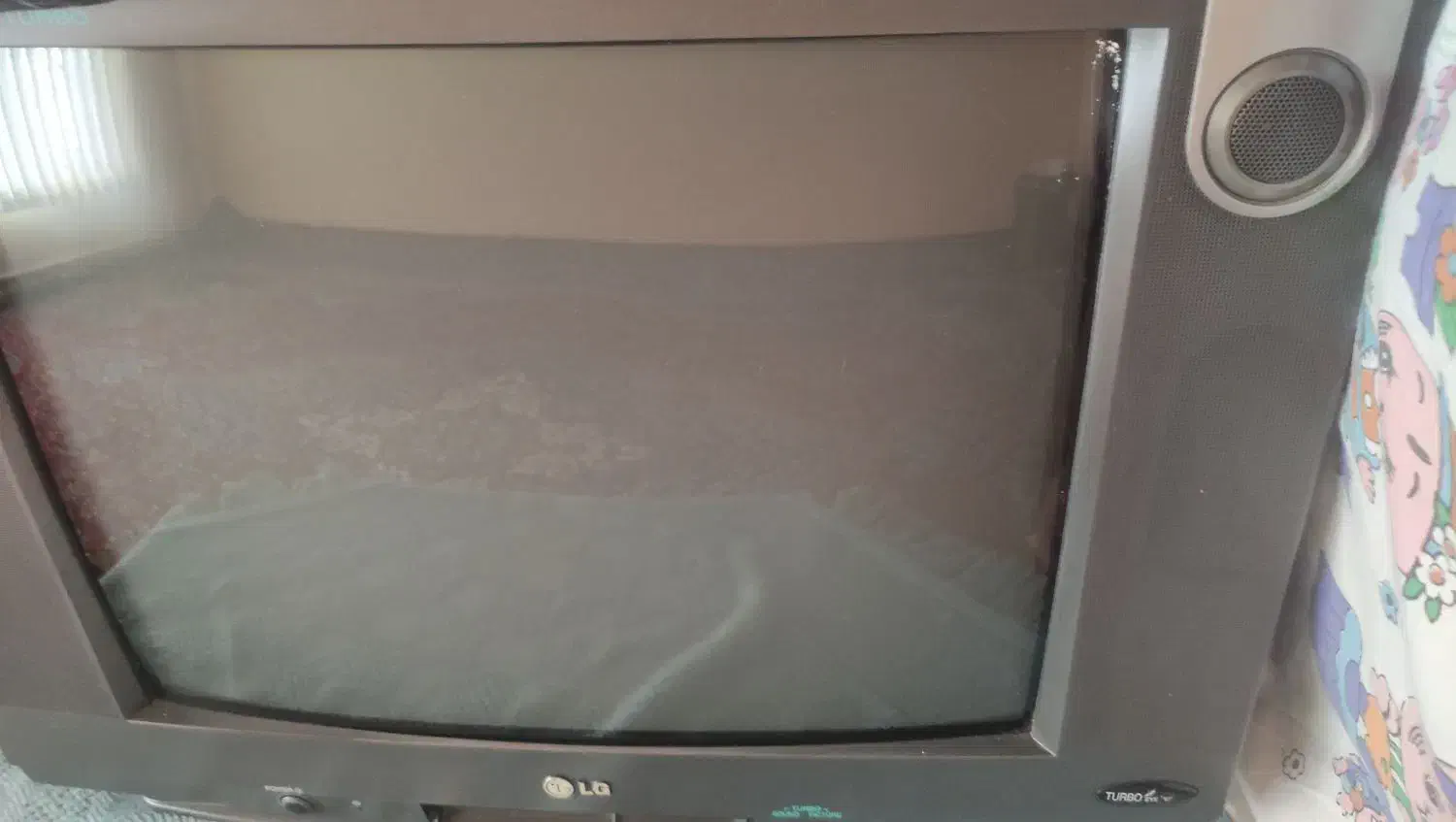 تلویزیون ۲۱ اینچ ال جی|تلویزیون و پروژکتور|بروجرد, |دیوار