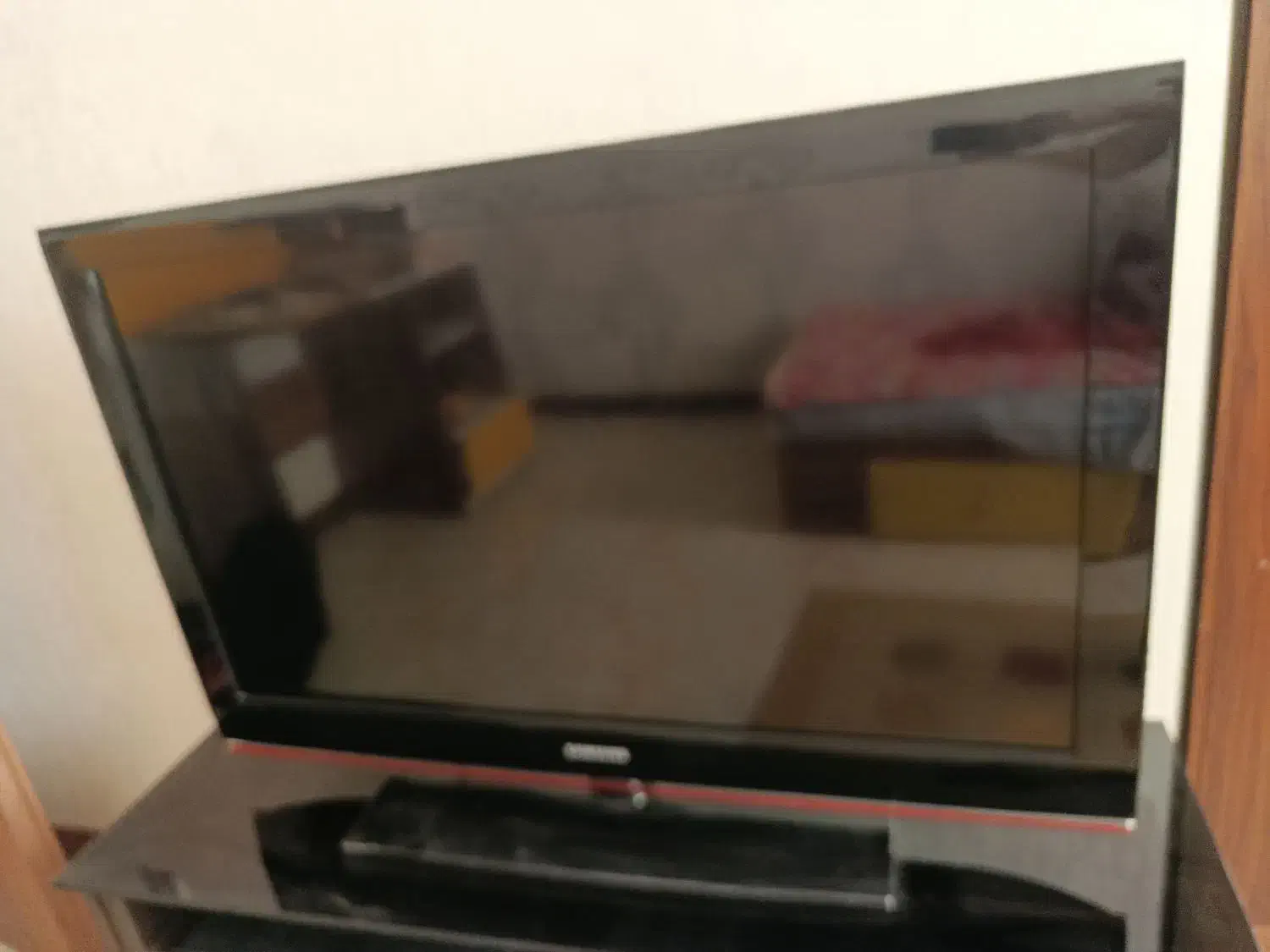 تلویزیون ال سی دی و میز ام دی اف|تلویزیون و پروژکتور|شیراز, چوگیاه|دیوار