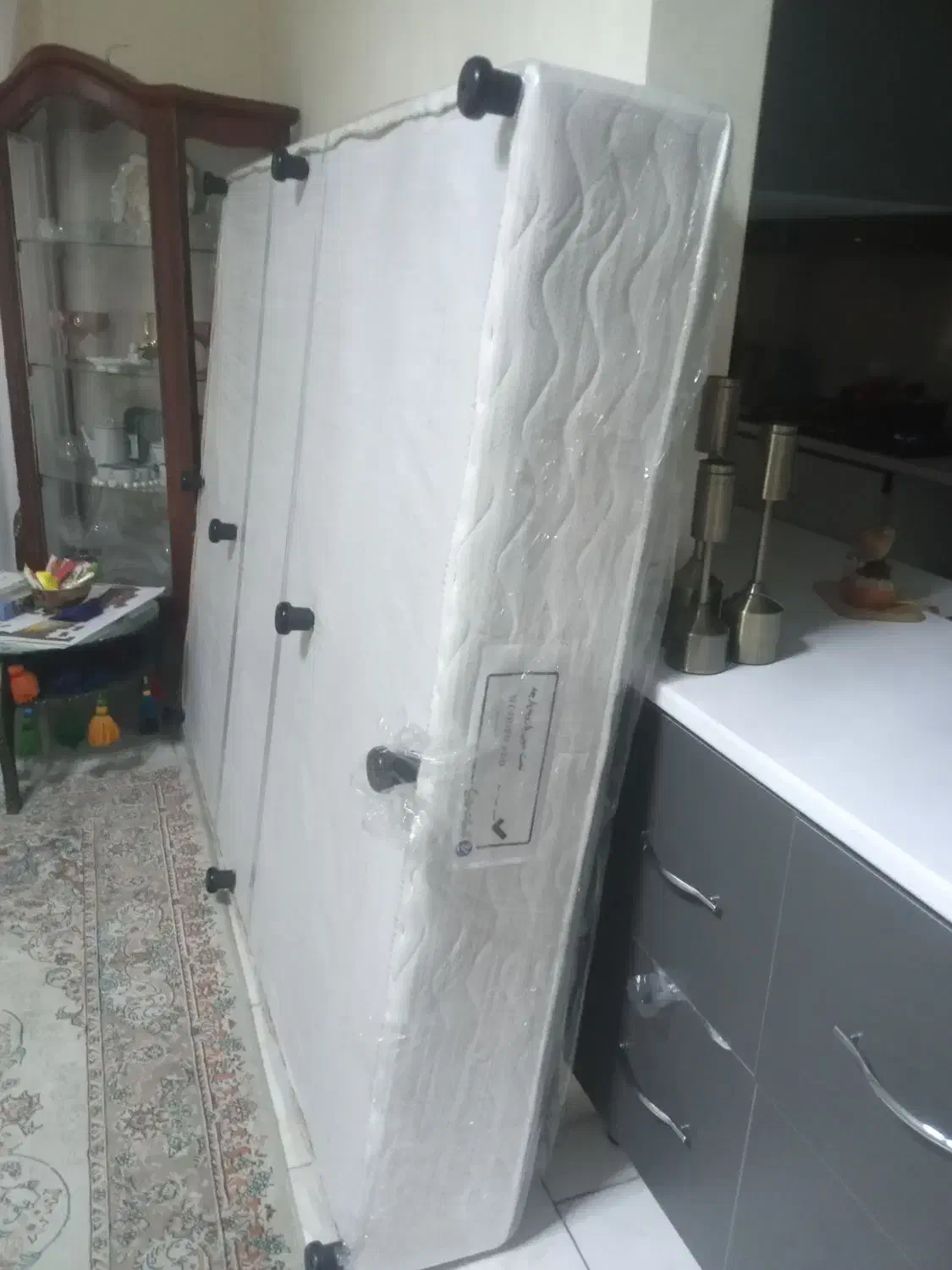 تخت باکس و اینه میز ارایش|تخت و سرویس خواب|پردیس, فاز ۱۱|دیوار