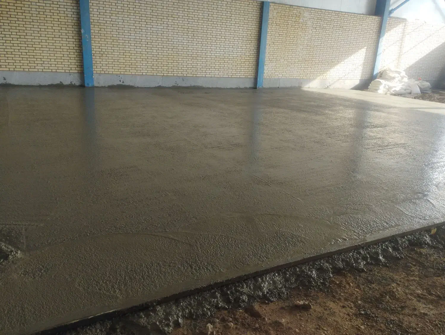 اجرای بتن ریزی با ماله پروانه با سابقه بالا|خدمات پیشه و مهارت|قم, بنیاد|دیوار