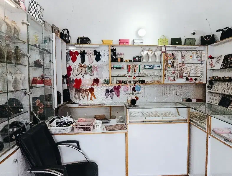 واگذاری کلیه اجناس مغازه اکسسوری وبدلیجات|بدلیجات|کرمان, |دیوار