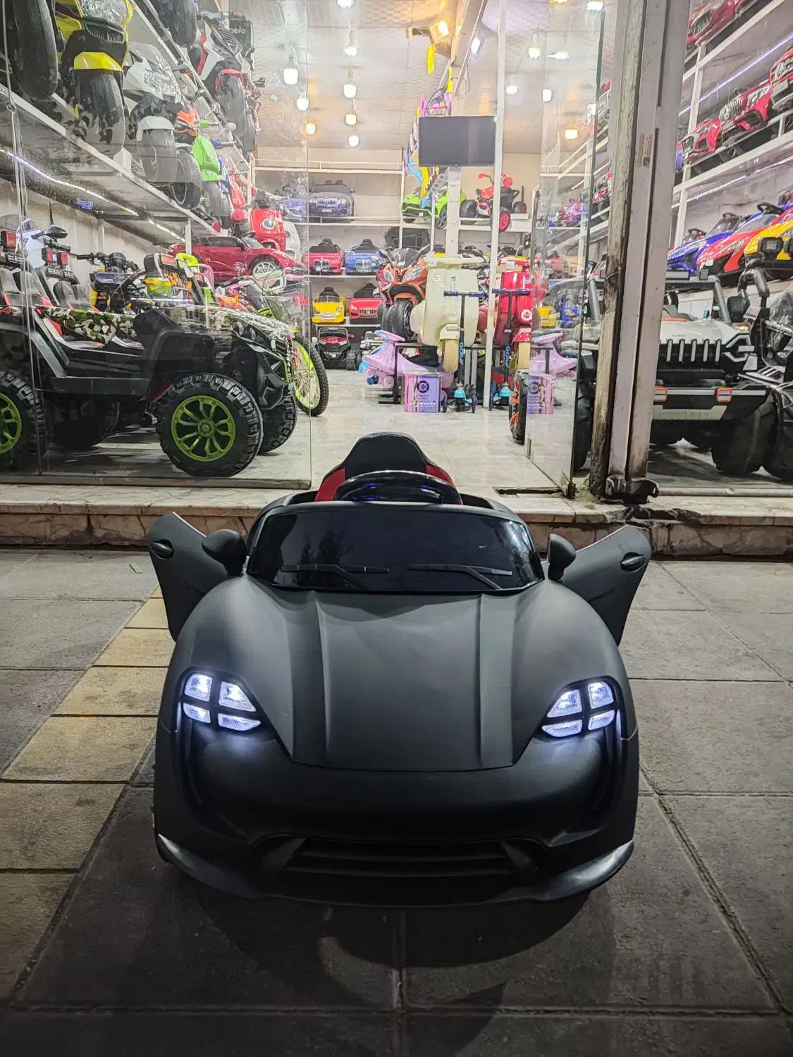 ماشین شارژی پورشه تایکان|اسباببازی بچه|مشهد, مصلی (کارمندان اول)|دیوار