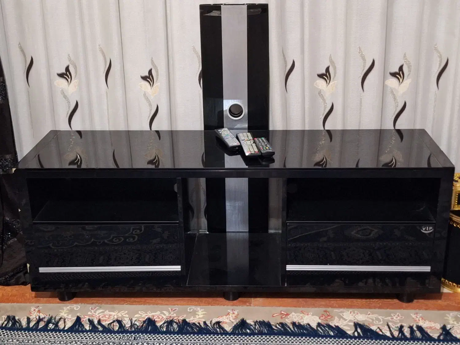 فروش میز تلویزیون مشکی و باکیفیت|میز تلویزیون|تهران, سهروردی|دیوار