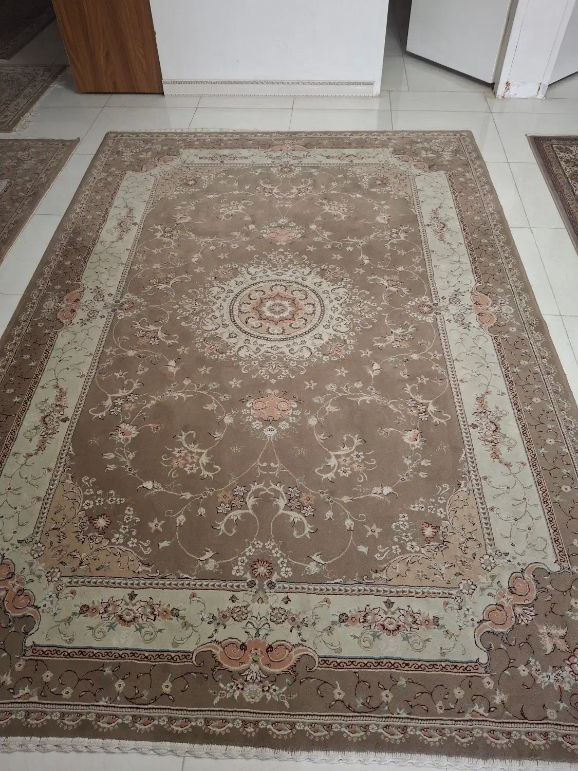 فرش ۶ متری|فرش|اندیشه, اندیشه فاز ۴|دیوار