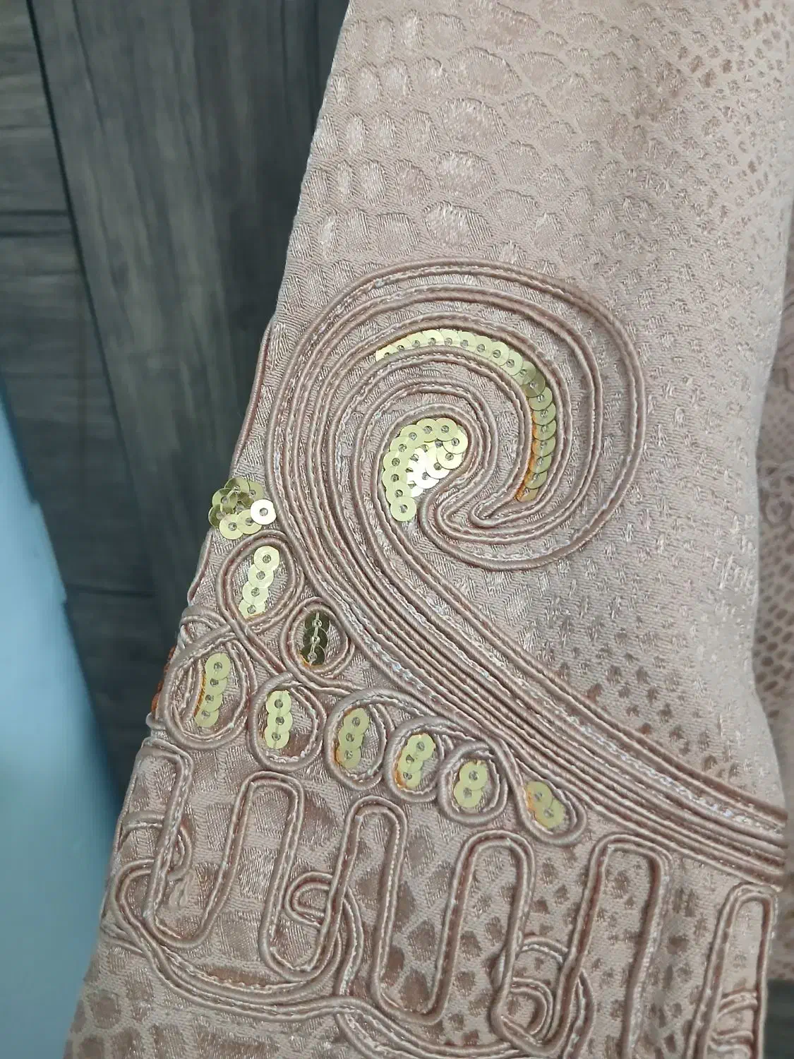 مانتو و کتاب و دامن|لباس|سنقر, |دیوار