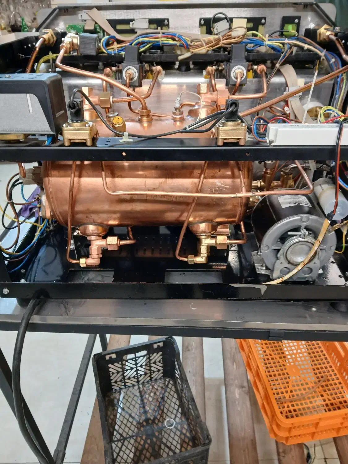 تعمیرات تخصصی  اسپرسو ساز صنعتی وآسیاب رشت وحومه|خدمات پیشه و مهارت|رشت, چله خانه|دیوار