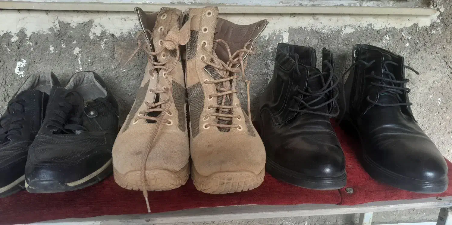 کفش|کیف، کفش، کمربند|گالیکش, |دیوار