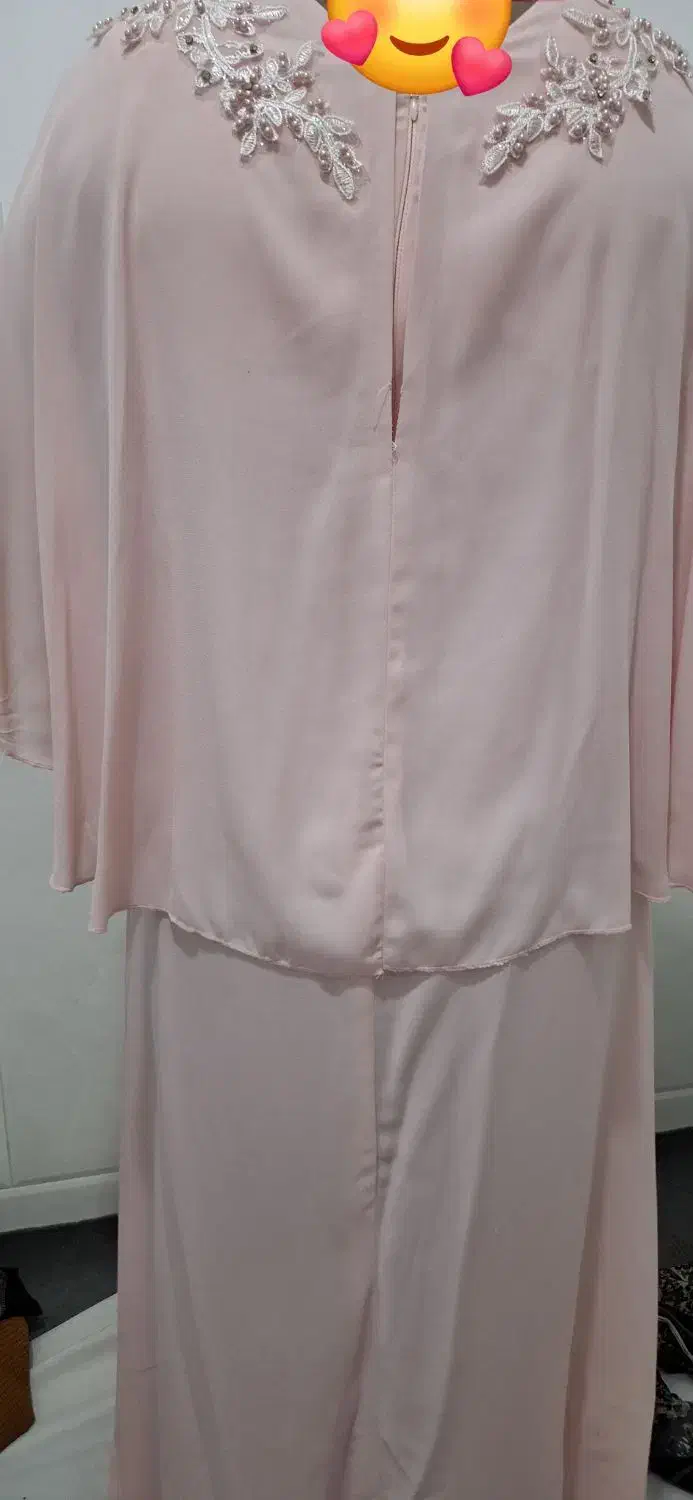 پیراهن مجلسی|لباس|قم, باغ شریفی|دیوار