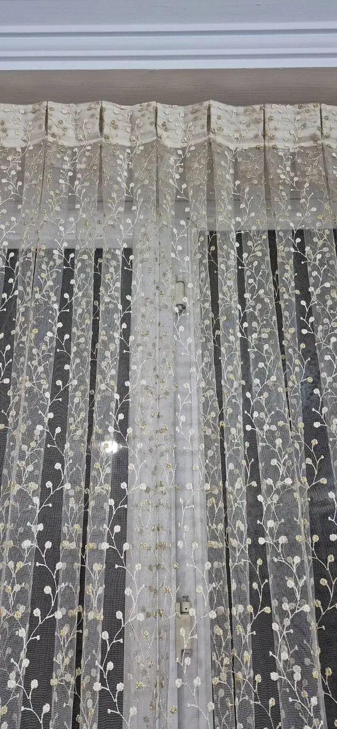 پرده|پرده، رانر، رومیزی|تهران, دهم فروردین|دیوار