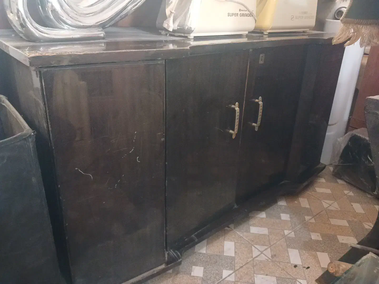 تلویزیون کمدی عتیقه|کلکسیون اشیاء عتیقه|تربت‌حیدریه, حاجی یار‎|دیوار