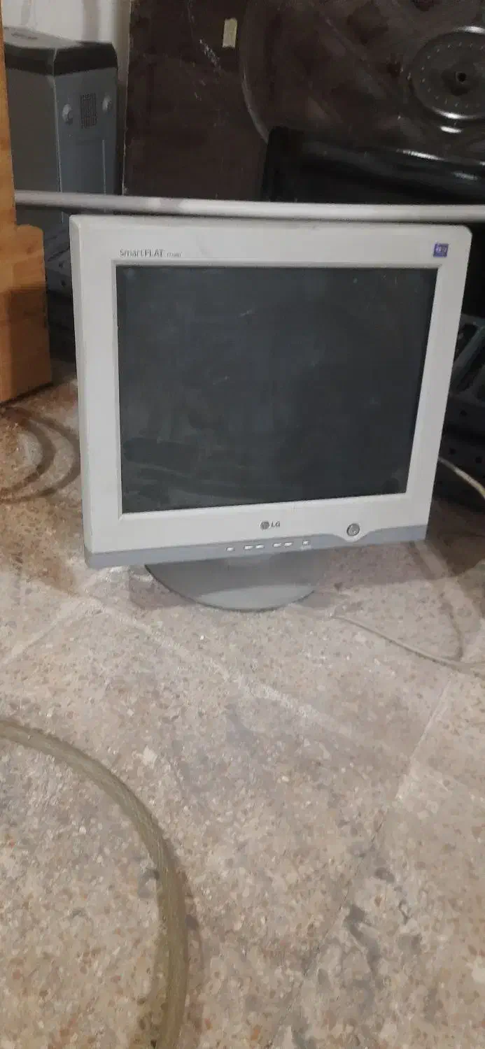 دو عدد مانیتور سالم|قطعات و لوازم جانبی رایانه|ملایر, |دیوار