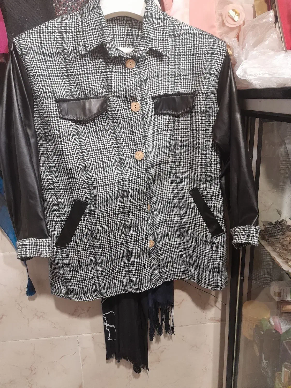 پالتو|لباس|مریوان, |دیوار