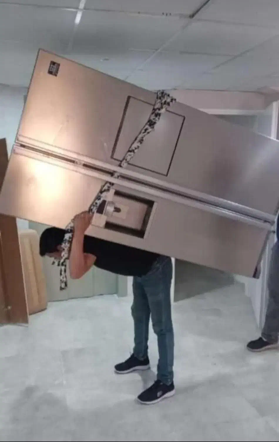 کارگر اثاث کشی باربری جا به جای تخلببه بار مبلمان|خدمات حمل و نقل|کاشان, دانش|دیوار