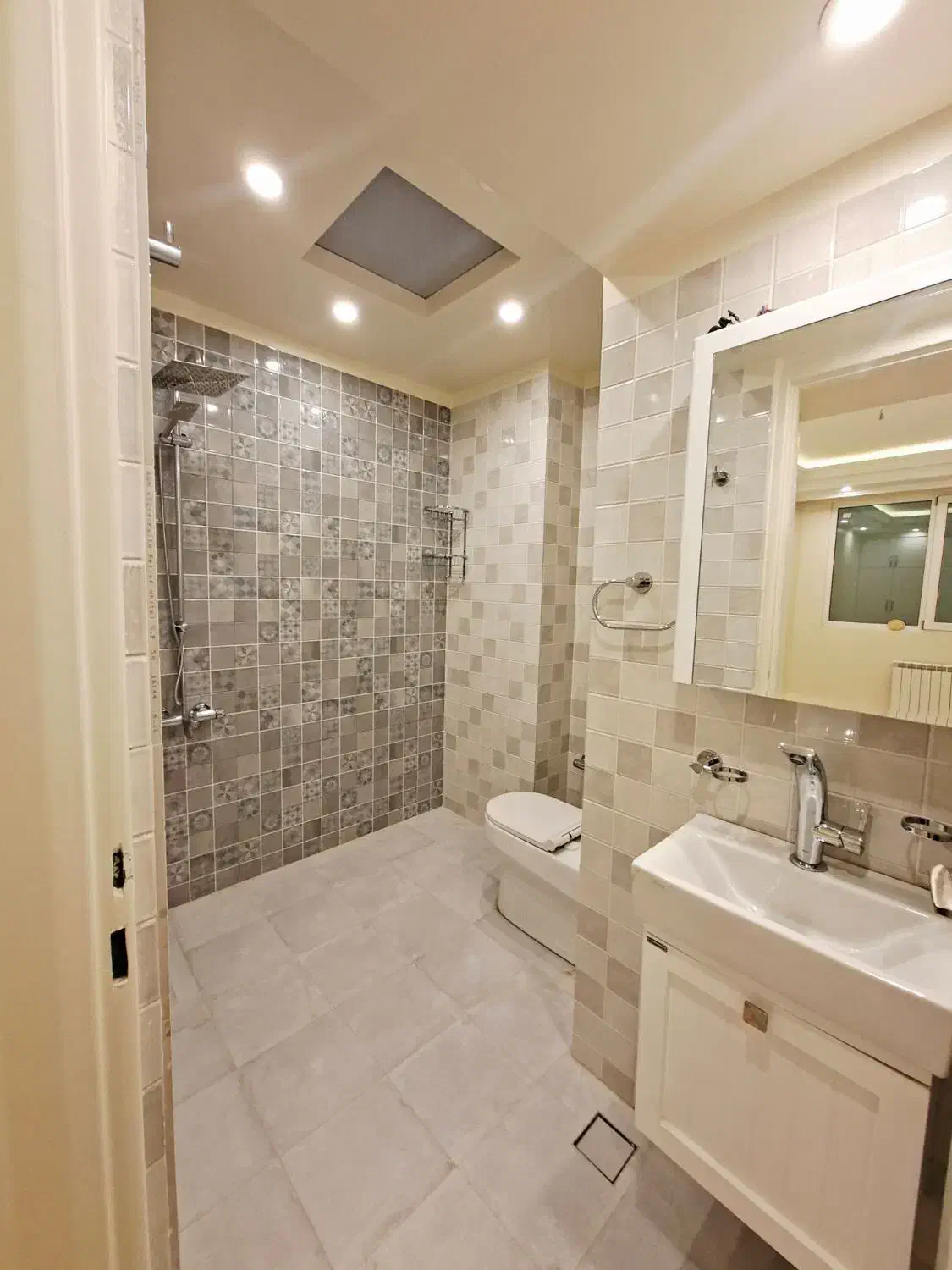 ۱۲۵ متر دو خواب/ فول امکانات/ نوساز