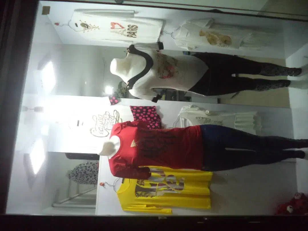 اجاره مغازه جی شرقی مناسب پوشاک زنانه بچگانه|اجارهٔ مغازه و غرفه|اصفهان, خوراسگان|دیوار