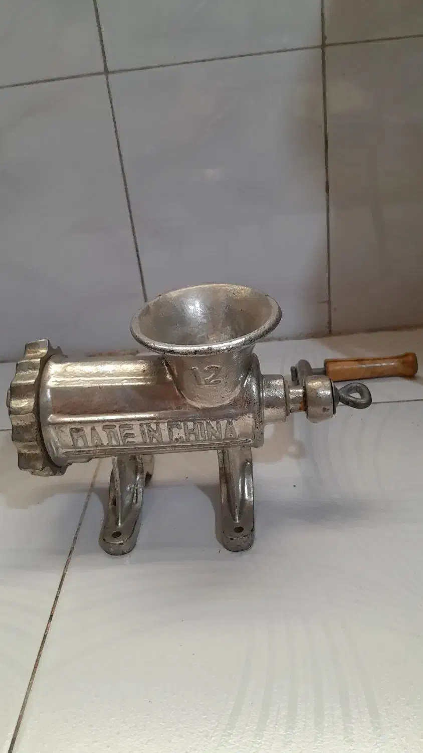 چرخ گوشت دستی|کلکسیون اشیاء عتیقه|سمنان, |دیوار